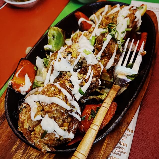 Photo of the dish “Patata rellena con queso vegano”