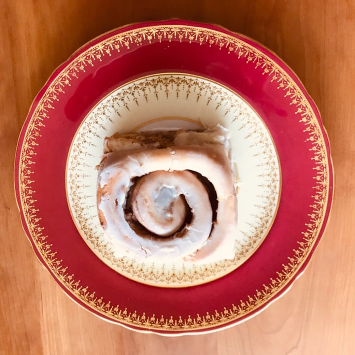 photo of Sweetpea Baking Co. Cinnamon roll shared by @pdxveg on  18 Sep 2019 - review