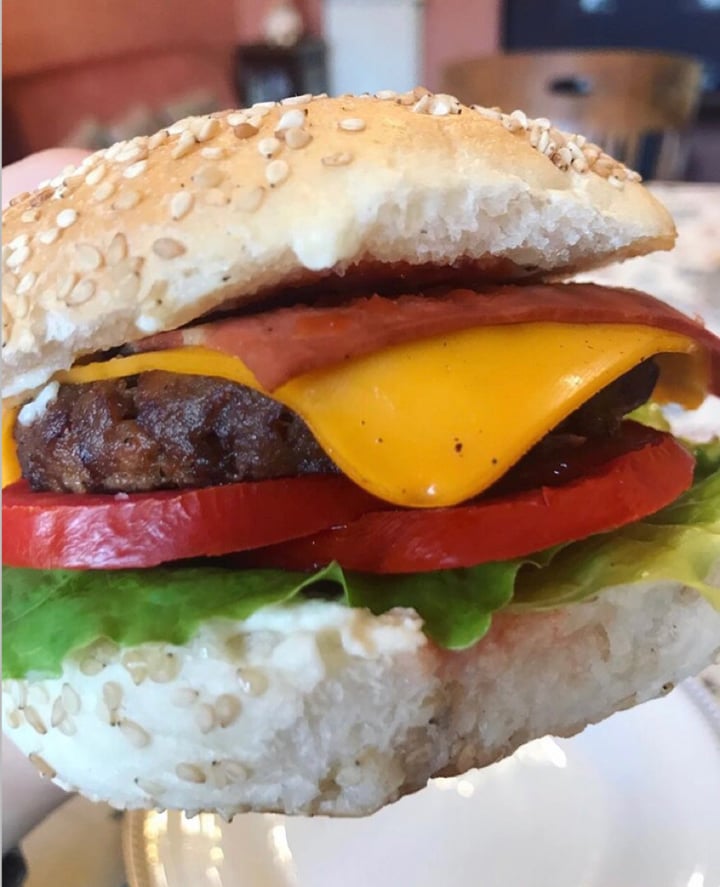 review photo of iVeganEAT! Bacon Cheese Burger shared by @cucinavegan on 18 Feb 2020 - review