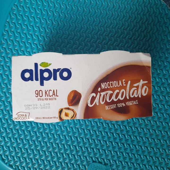 photo of Alpro 2 X Chocolate and hazelnut shared by @cotolettaaaaa on  31 Aug 2022 - review