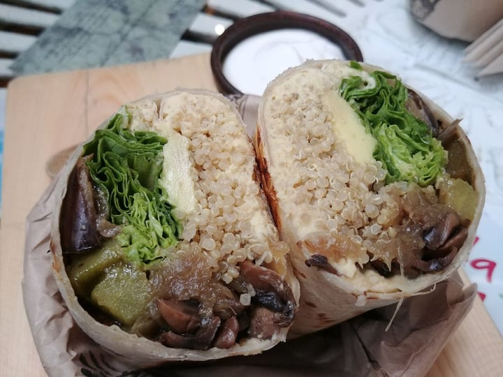 photo of Sapiens. Comida Saludable. Burrito Chick shared by @esbueno on  06 Jan 2020 - review