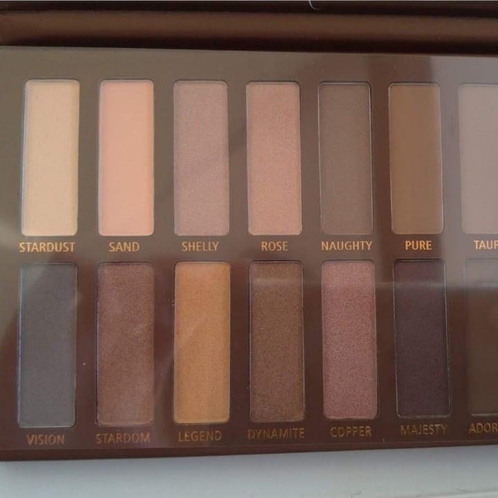 review photo of Lamora Lamora - palette ombretti shared by @lauralig on 01 Nov 2022 - review