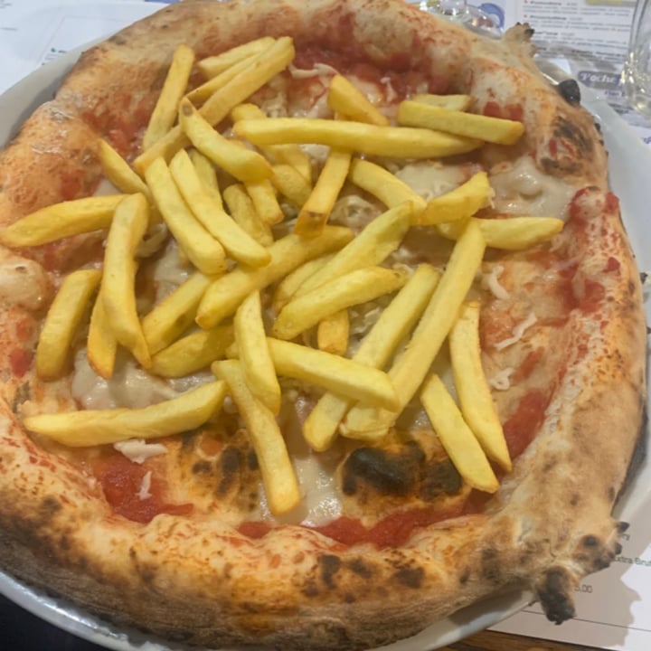 photo of Rossopomodoro Cucina e Pizzeria Napoletana Margherita con mozzarisella e patatine shared by @margipann on  13 Mar 2022 - review