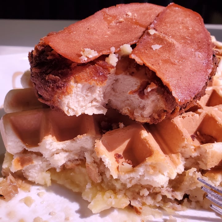 photo of The Modern Vegan Chicken and waffles shared by @emilypaulsen on  01 Mar 2021 - review