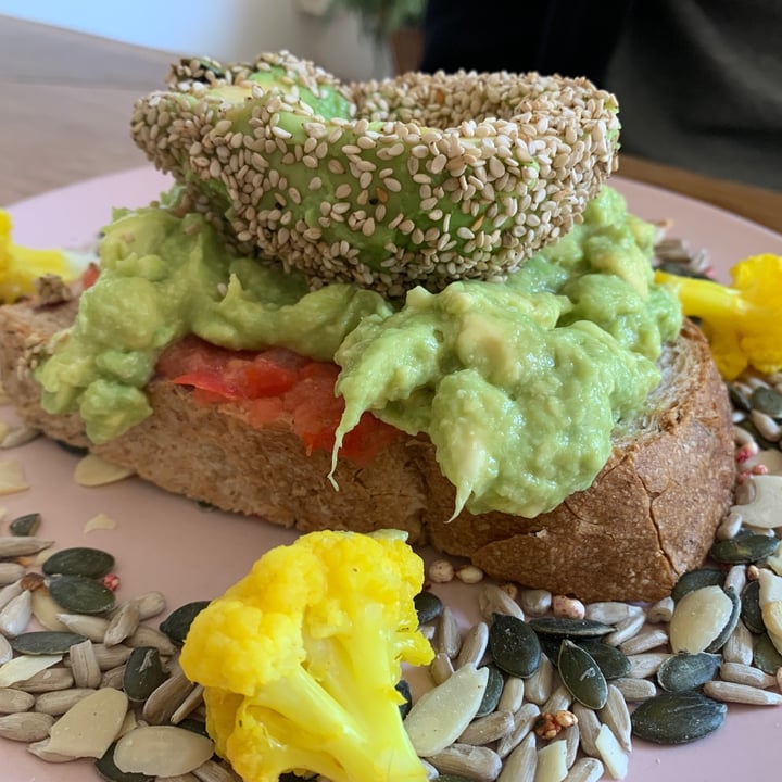 photo of Brunch & Cake Rosselló Tostada de Aguacate shared by @viroliveira on  25 Oct 2021 - review