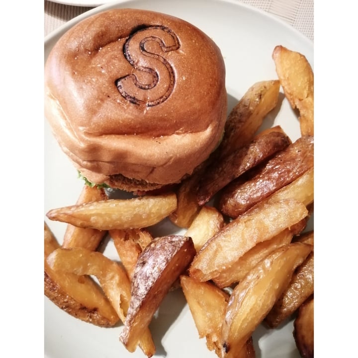 review photo of Seitan Urban Bistro Hamburguesa de Garbanzos shared by @irenic on 19 Mar 2021 - review