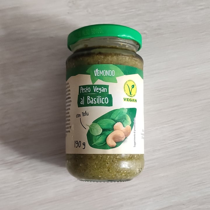 photo of Vemondo pesto vegan al basilico shared by @alishkot on  11 Sep 2022 - review