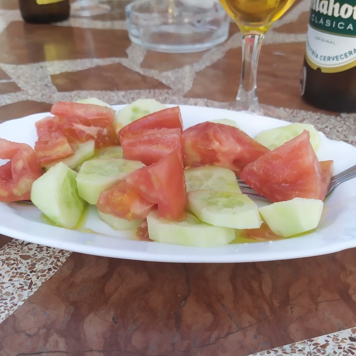 photo of Bar Vela Ensalada de pepino y tomate shared by @vegancandyland on  11 Jul 2020 - review