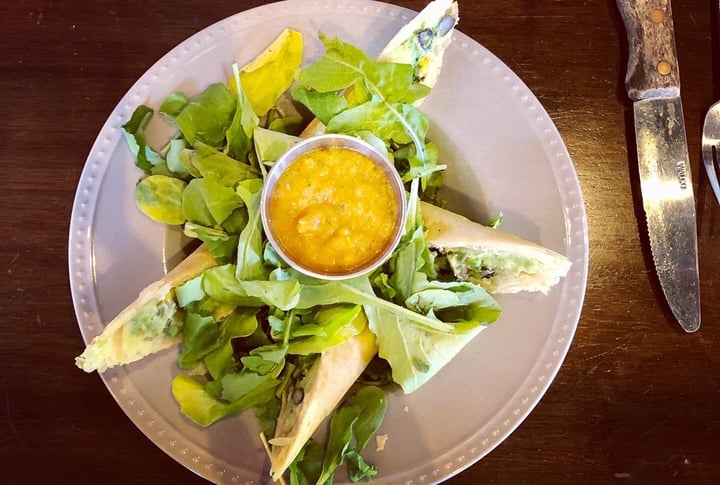 photo of V-Eats Modern Vegan Crispy Avocado Spring Rolls shared by @dnaylor on  05 Apr 2020 - review