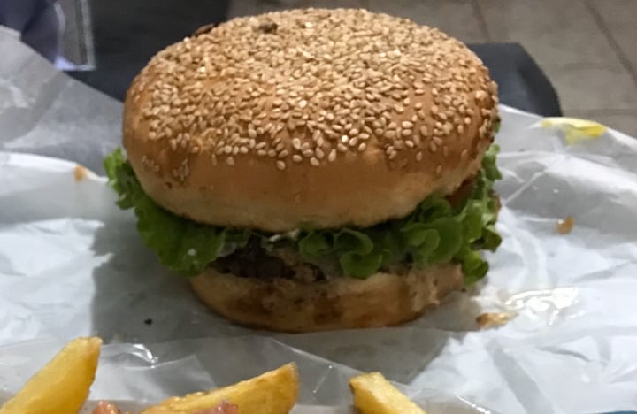 photo of New Custom Vegan Bar Hamburguesa New Custom shared by @noemariel on  25 Dec 2019 - review