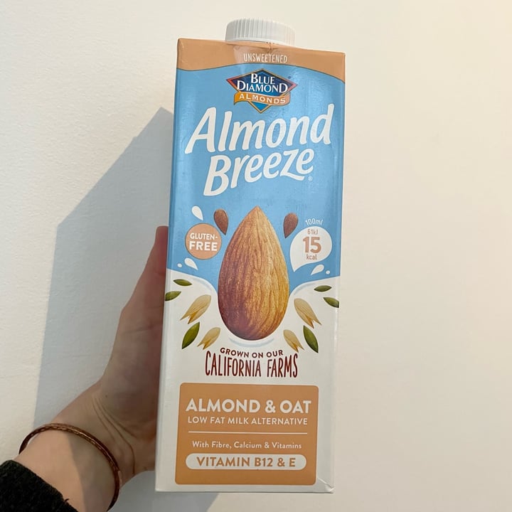 photo of Blue Diamond Almond breeze almond and oat milk shared by @appleappleamanda on  20 Apr 2022 - review