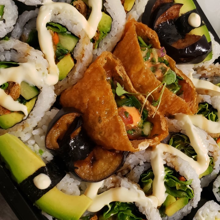 photo of YO! Sushi Vegan Sushi Platter shared by @bl0bfishy on  05 May 2020 - review