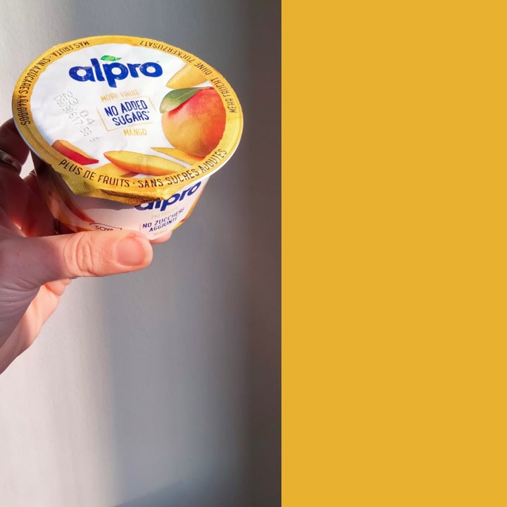 photo of Alpro Mango Yogurt (No Added Sugars) shared by @naturalmentearia on  23 Mar 2022 - review