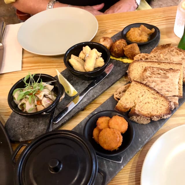 菜肴“Portuguese Traditional Starters Board”的照片