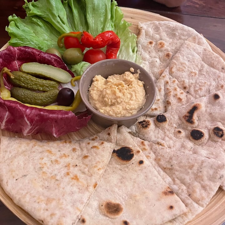 review photo of Artha Naan con Hummus shared by @margheritac02 on 07 Sep 2022 - review