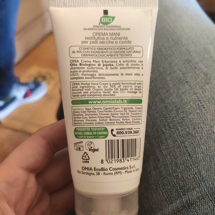 photo of Omia Laboratoires Crema Mani Olio di Jojoba shared by @eleonora22 on  01 May 2022 - review