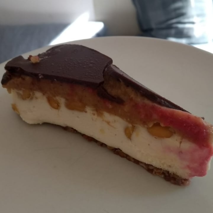 photo of No Milk Today Raw Snickers cake shared by @martini on  21 Sep 2021 - review