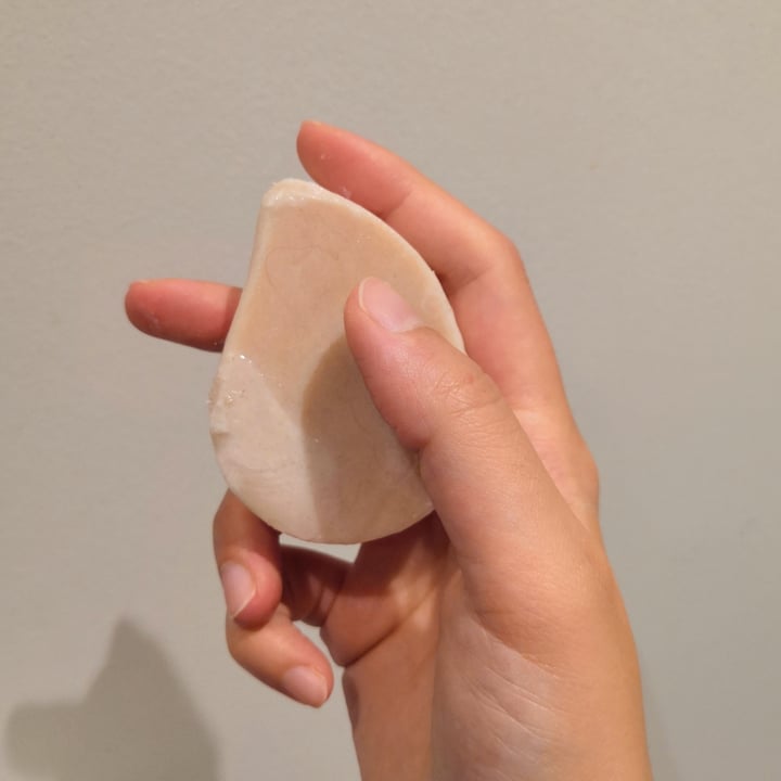 review photo of Garnier Ultimate blends shampoo bar delicate oat shared by @ilariag on 11 Jul 2022 - review