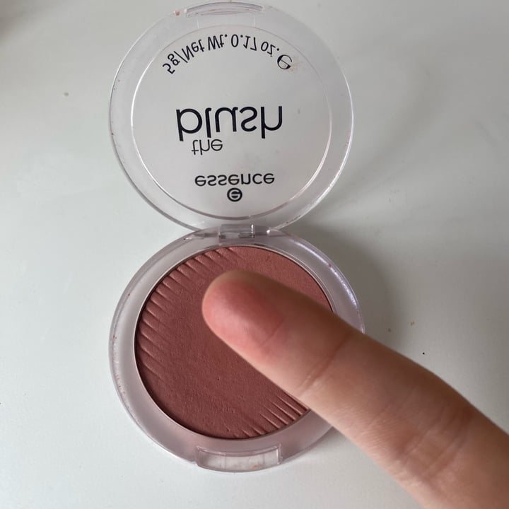 review photo of Essence Cosmetics The Blush (color 10 Befitting) shared by @izaskunsantos on 31 Oct 2022 - review