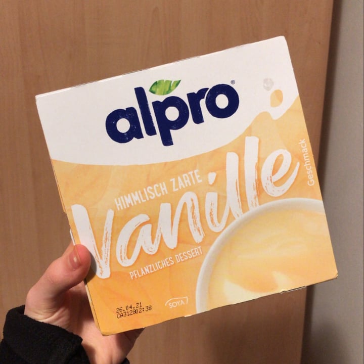 photo of Alpro Himmlish Zarté Vanille Pflanzliches Dessert shared by @addictedtopeas on  10 Apr 2021 - review