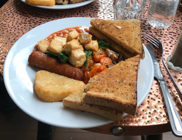 photo of Cherry Red's Cafe Bar Hearty Vegan breakfast shared by @annabelleblack1 on  01 Apr 2020 - review