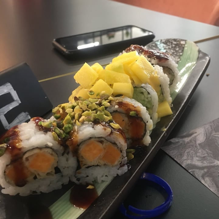 photo of Ekko Sushi & Pokè Bowl sweet flower roll shared by @alessbica on  21 May 2022 - review