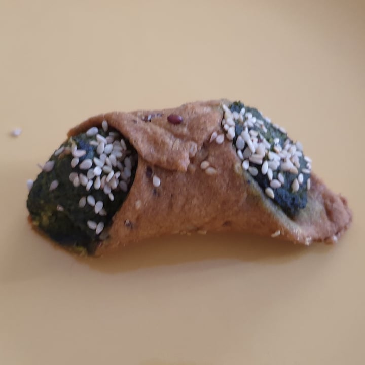 photo of Madre Terra Veg Cannolo salato farcito shared by @sharon69 on  25 Dec 2022 - review