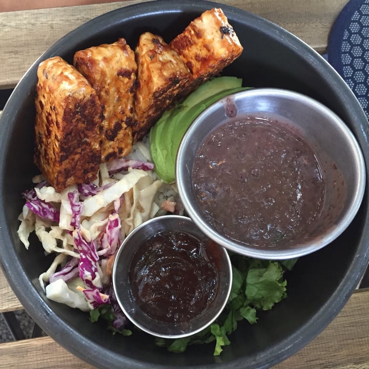 photo of Café Vegetal Bowl Tempeh Bbq shared by @zullybee on  26 Sep 2021 - review