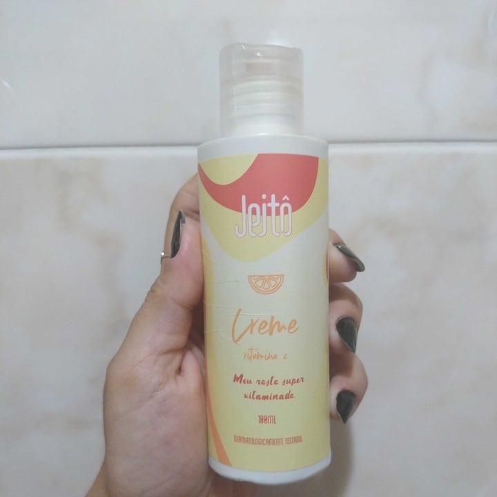 photo of Jeitô Creme Vitamina C shared by @liviafaria98 on  25 Apr 2022 - review