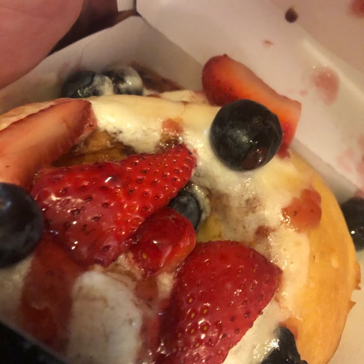 photo of Cinnaholic Captain America shared by @lasvegan on  10 May 2021 - review