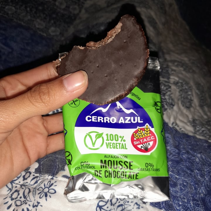 photo of Cerro Azul Alfajor con Mousse de Chocolate shared by @veganitha on  01 Aug 2022 - review