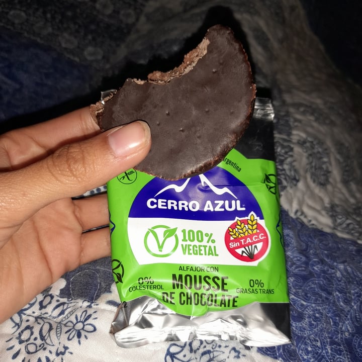 review photo of Cerro Azul Alfajor con Mousse de Chocolate shared by @veganitha on 01 Aug 2022 - review