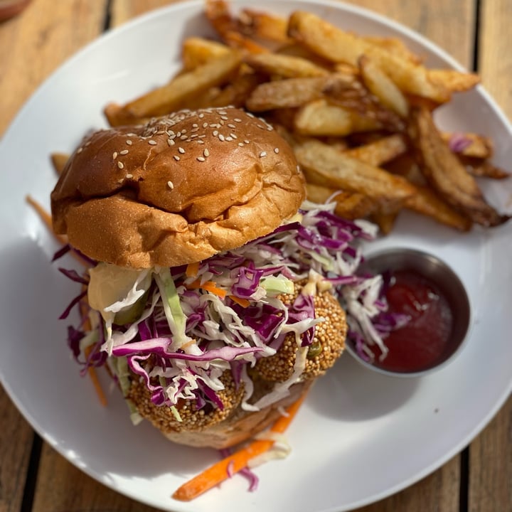 photo of Knead Bakery Vegan Falafal Burger shared by @lenicpretorius on  01 May 2022 - review