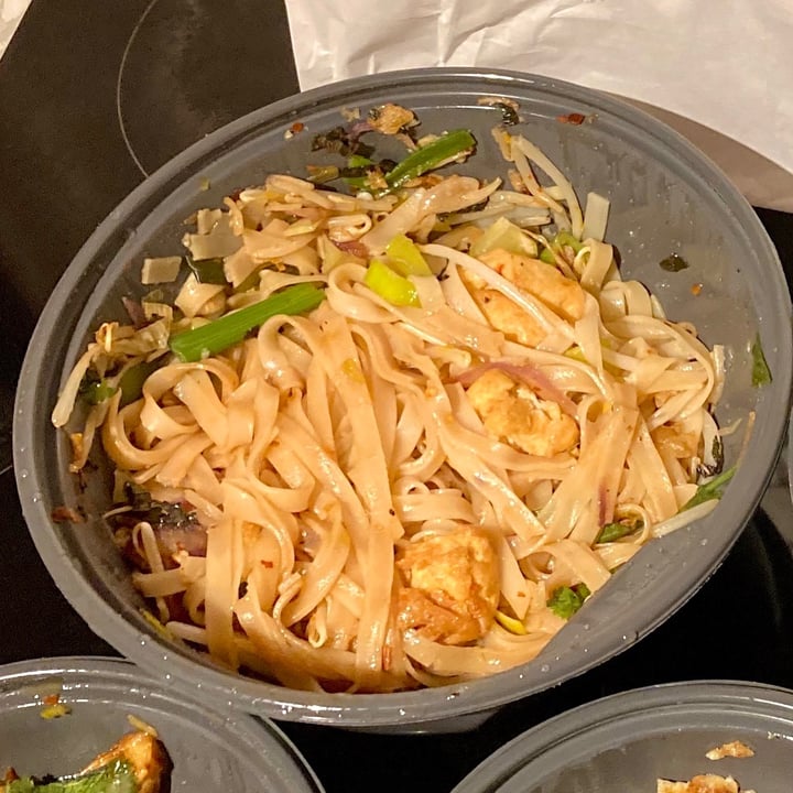 review photo of Wagamama Yasai Pad Thai shared by @tiffanykimiko on 26 Jan 2021 - review