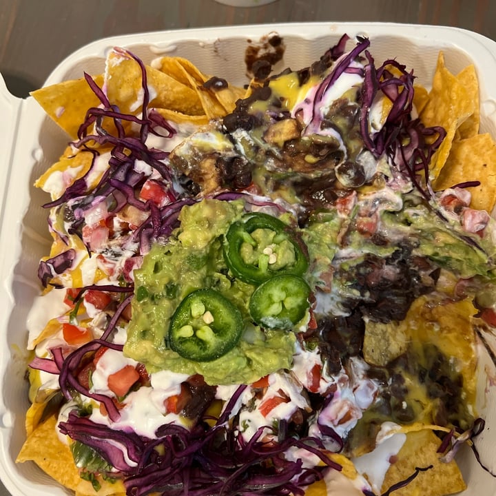 review photo of Luna Verde Vegan Mexican Restaurant Nachos Clasico shared by @stephanieblum on 21 May 2022 - review