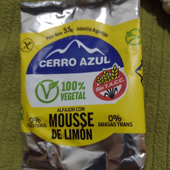 review photo of Cerro Azul Alfajor con Mousse de Limón shared by @juanavegana on 21 Mar 2021 - review