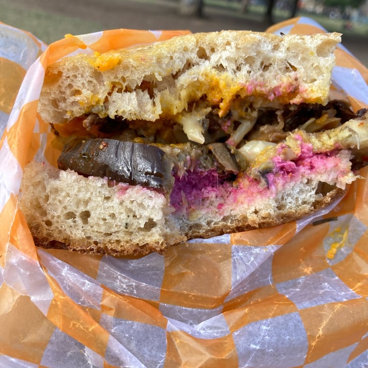 photo of La Manteca Negra sandwich con pan foccacia shared by @camisuarezc on  28 May 2022 - review