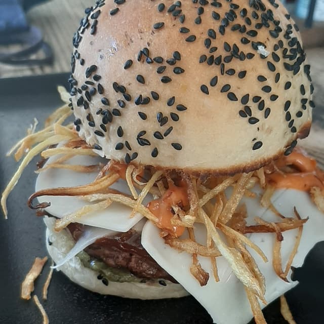 Photo of the dish “El Barrio Burger”