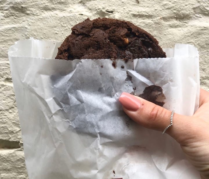 photo of Pret A Manger Dark Chocolate & Almond Butter Cookie shared by @georgiamcp on  28 Dec 2019 - review