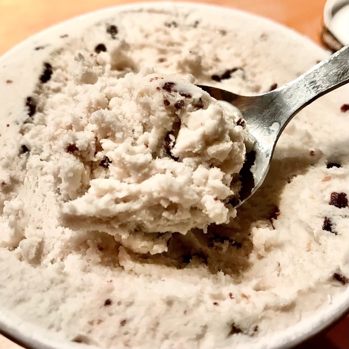 photo of So Delicious Dairy Free Oatmilk Oatmeal Cookie Ice Cream shared by @hajojo on  15 Apr 2021 - review