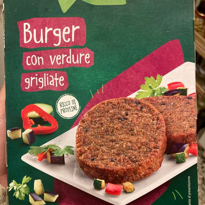 photo of Lidl burger shared by @elenagreco on  11 May 2022 - review