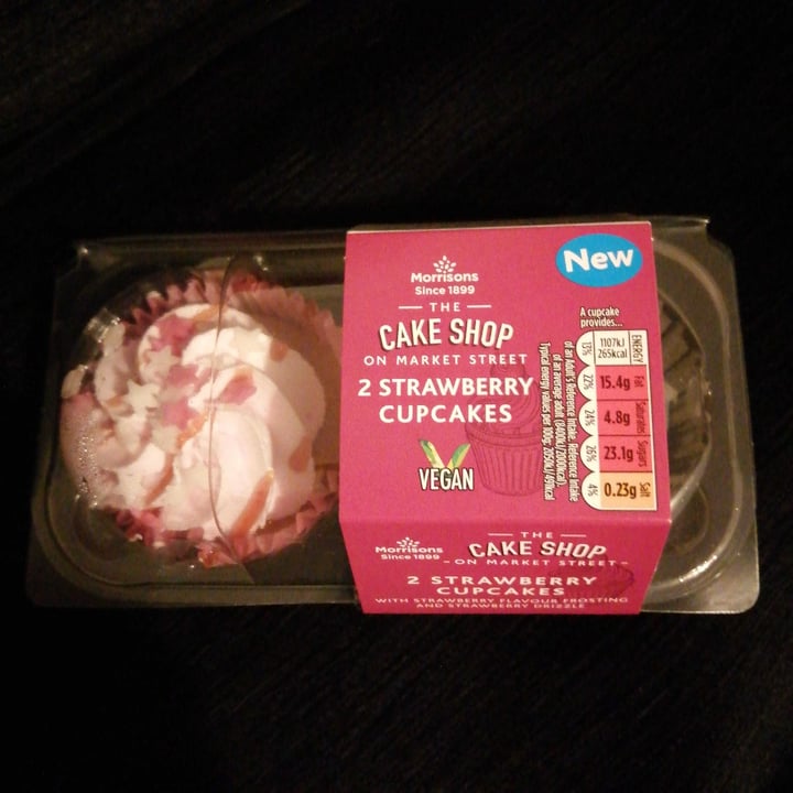 photo of Morrisons 2 strawberry cupcakes shared by @bunjamin72 on  16 Aug 2020 - review