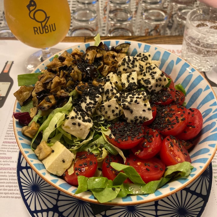 photo of Rubiu - Birrificio Artigianale e Brew Pub insalata con feta vegana shared by @theveganaffair on  14 Oct 2022 - review