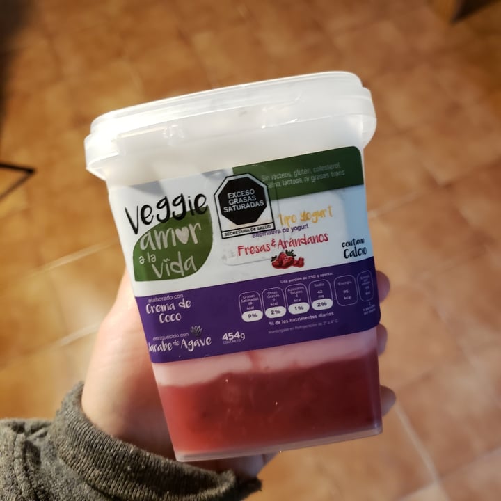 photo of Veggie Amor a la Vida Probiótico tipo Yogurt Fresas Y Arándanos shared by @ximenamachete on  01 Apr 2021 - review