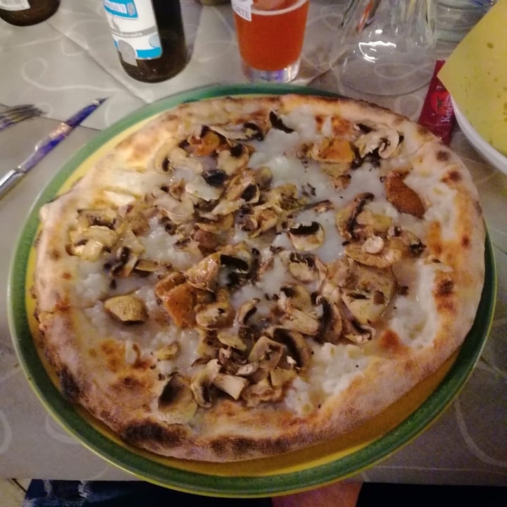 photo of Pizzeria da Felice pizza funghi porcini e olio tartufato shared by @xlisistratax on  19 Jun 2022 - review