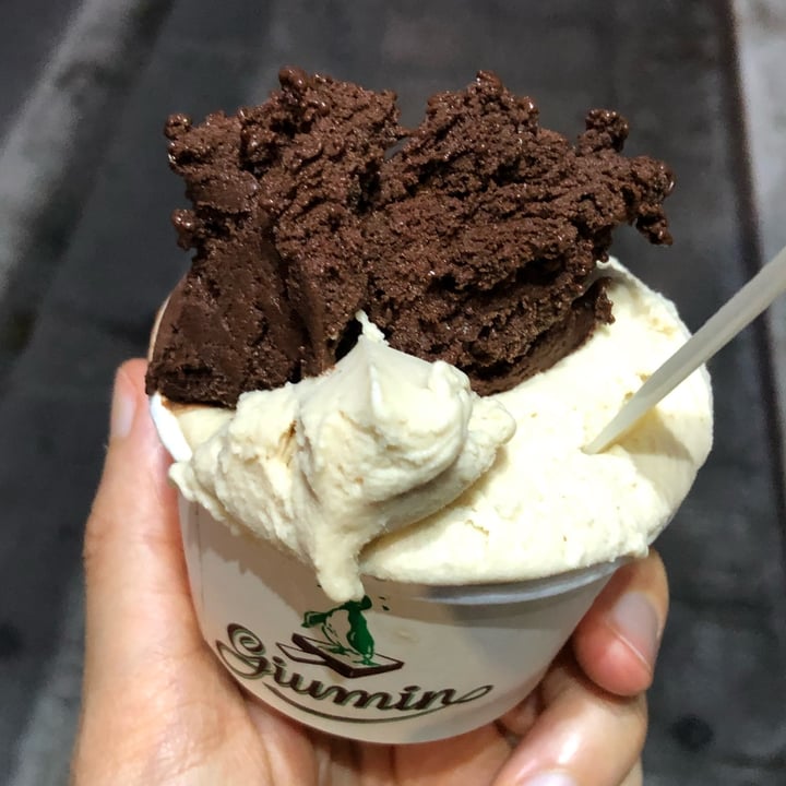 photo of Gelateria Giumin Gelato Cioccolato E Mandorla Veg shared by @frappa on  17 Jun 2022 - review