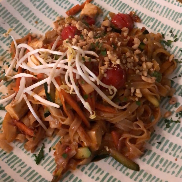 photo of Loving Hut Vegan Cafe & Restaurant Pad Thai shared by @erika00 on  18 Oct 2020 - review