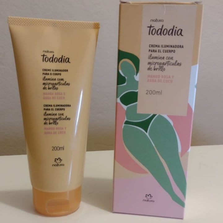 review photo of Natura creme iluminador para O Corpo Manga Rosa E Água De Coco shared by @biancamonteirot on 30 Sep 2022 - review
