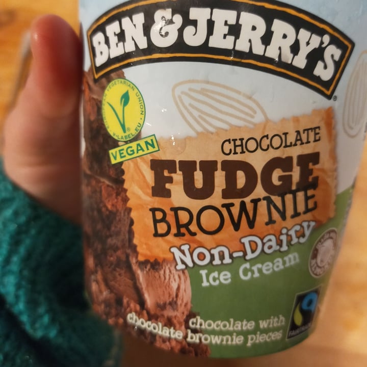 photo of Ben & Jerry's Chocolate Fudge Brownie Vegano shared by @robertabi on  01 Apr 2022 - review