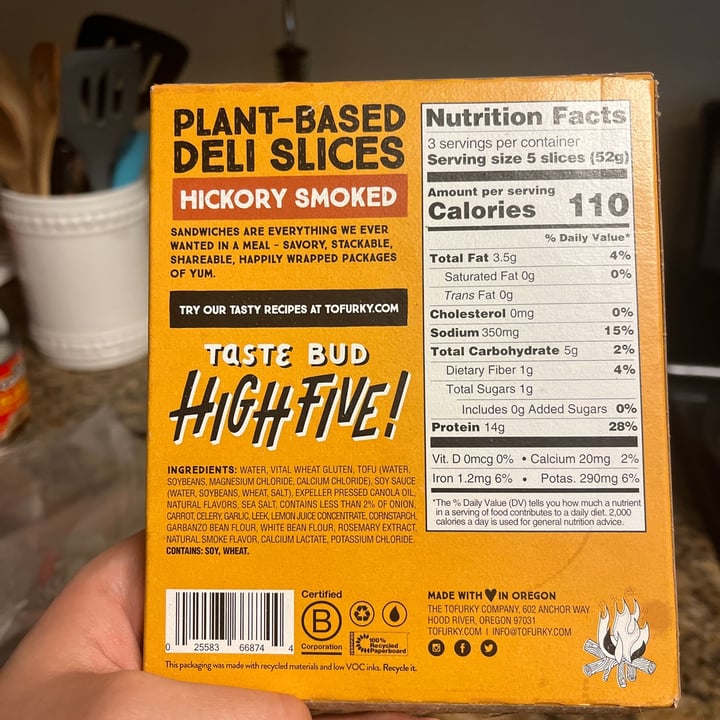 photo of Tofurky Plant Based Deli Slices Hickory  Smoked shared by @elenaguijarro on  16 Dec 2021 - review